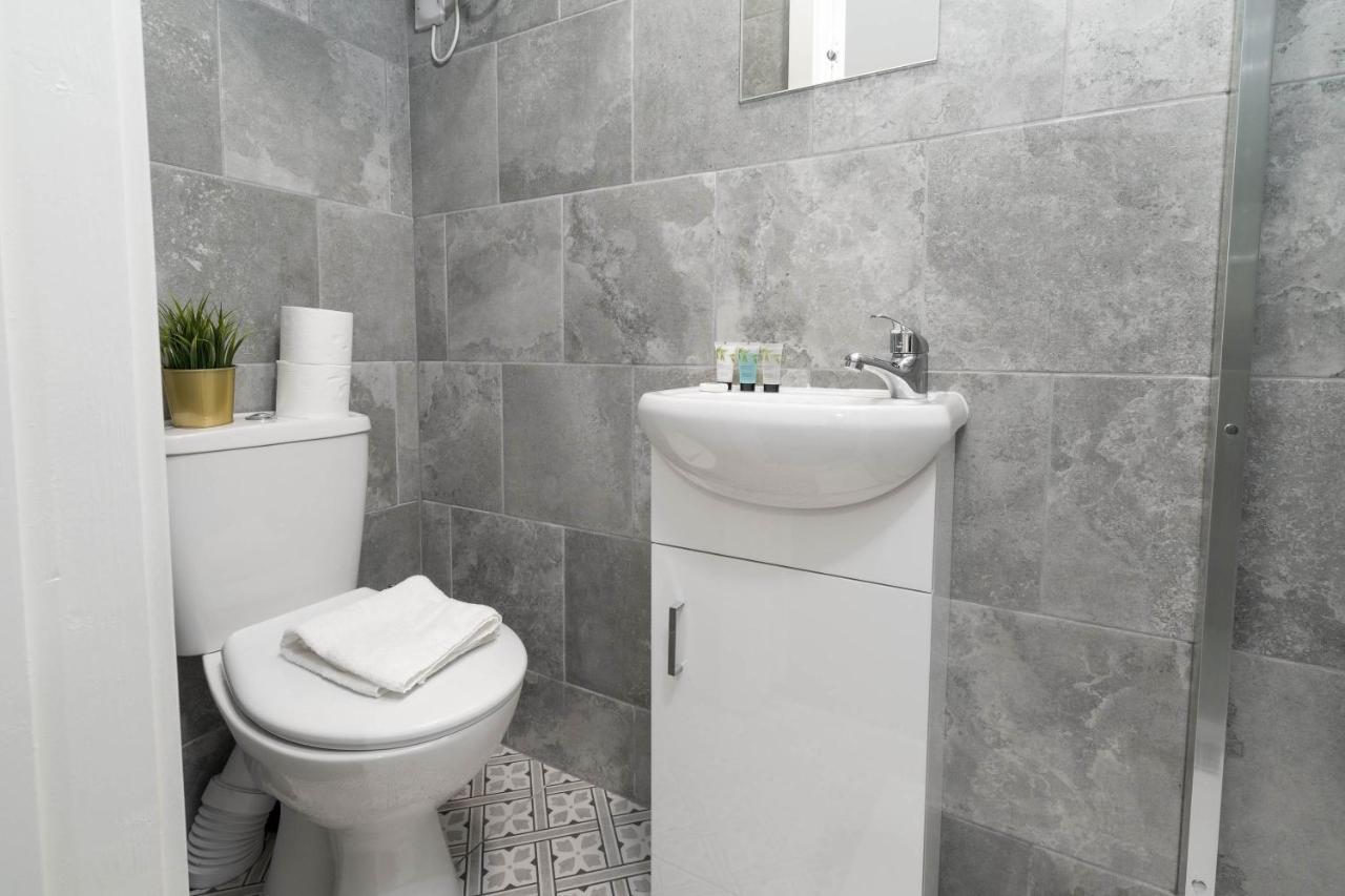 ברמינגהאם Two Bedroom Apartment - En Suites - Smart Tv'S - Wifi - Netflix - Bearwood מראה חיצוני תמונה