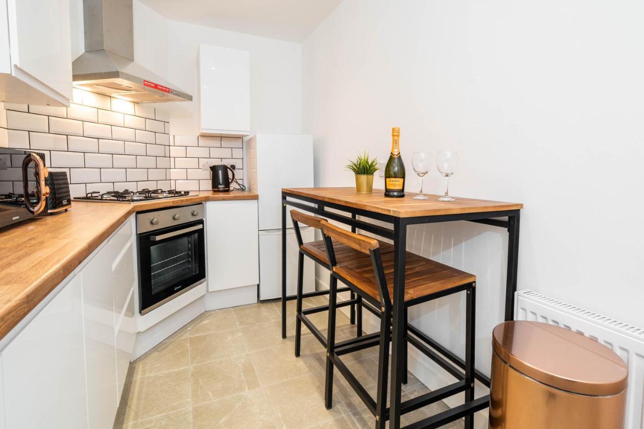 ברמינגהאם Two Bedroom Apartment - En Suites - Smart Tv'S - Wifi - Netflix - Bearwood מראה חיצוני תמונה